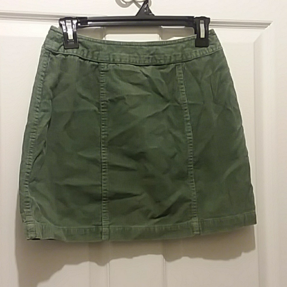 American eagle cortoroy skirt.